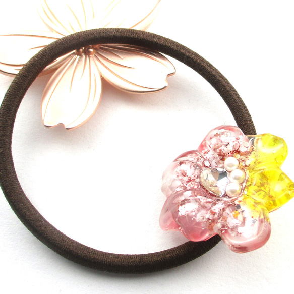 色づく君は、花クォーツの見える丘の上で、恋物語を語り合う♪(ぼぼ屋のヘアゴム)SH219 1枚目の画像