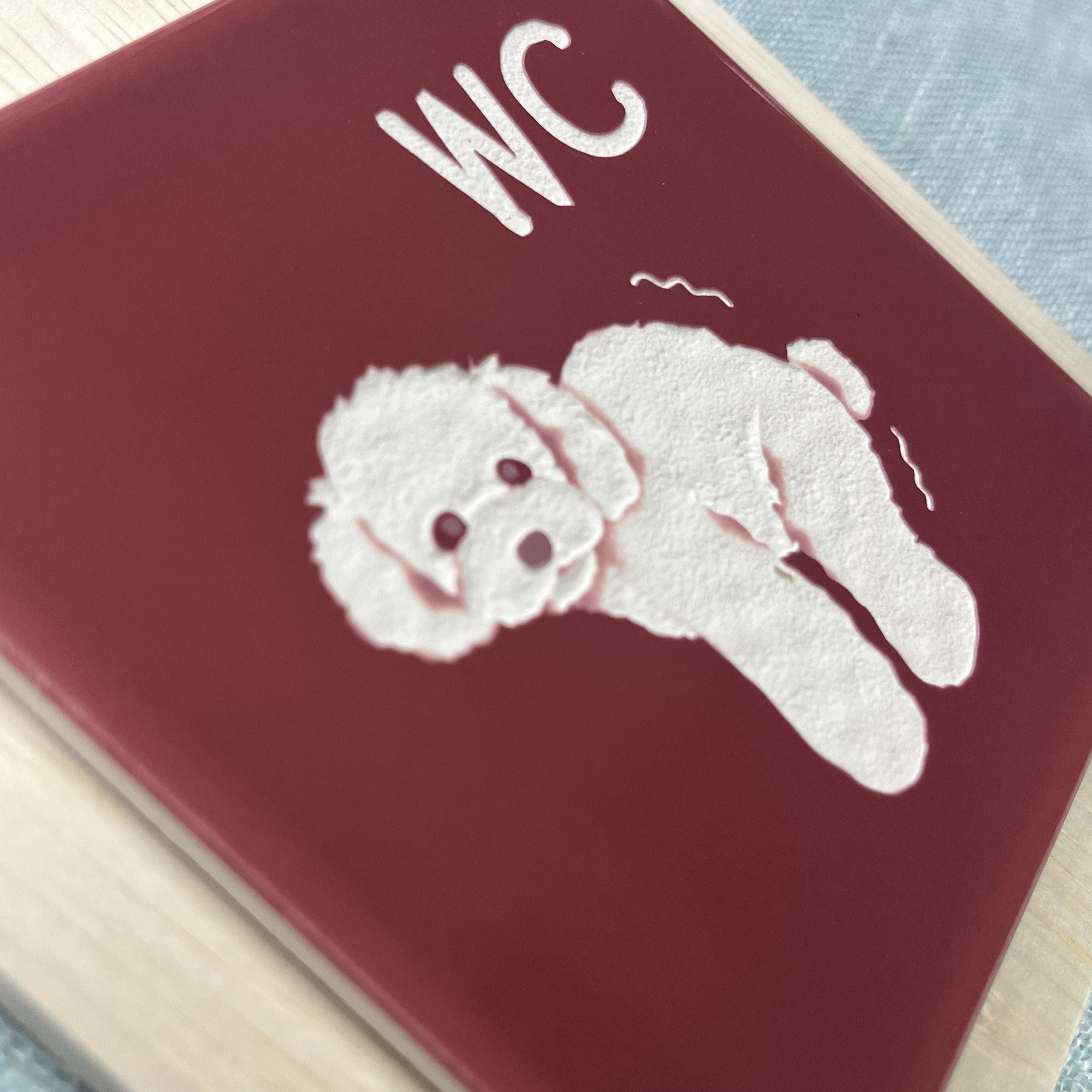 Ezviz - 壁掛けトイレ札「トイプードル」 