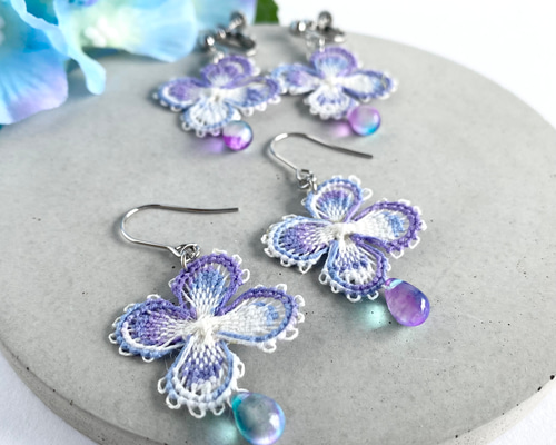 紫陽花と雨のしずく 糸のピアス/イヤリング ニャンドゥティ 刺繍 雨 花