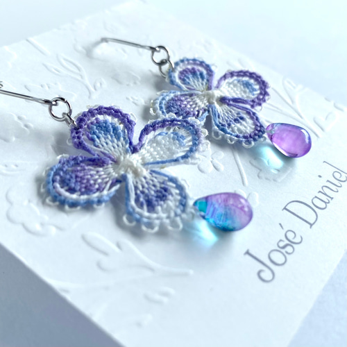 紫陽花と雨のしずく 糸のピアス/イヤリング ニャンドゥティ 刺繍 雨 花