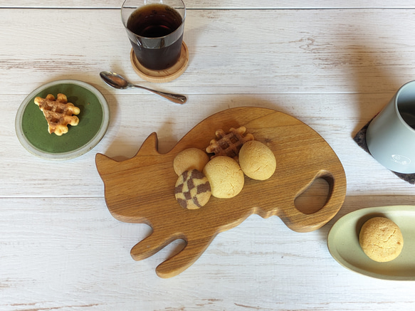 クルミのカッティングボード/猫・ネコ /横型/Mサイズ/ cutting boad