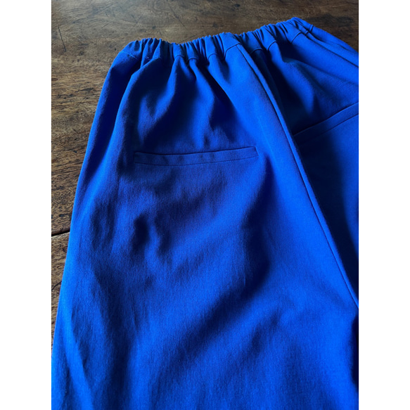 選擇你的長度❣️酷炫清涼❤️腰部修身藍色褲子❤️防紫外線速乾❤️有彈性又美觀的材質❤️亞麻混紡 第4張的照片