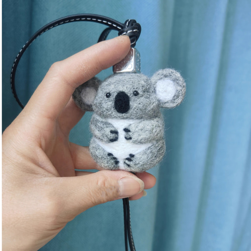 羊毛フェルトちくちく リアルで可愛いコアラチャーム 羊毛フェルト完成