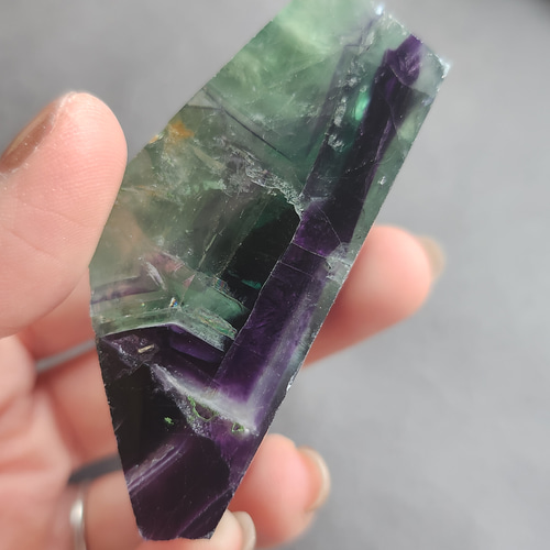 【一点物】虹入り✨ フローライト 原石 ポリッシュ ✩.*˚インテリア×天然石 一点物】虹入り✨ フローライト 原石 ポリッシュ