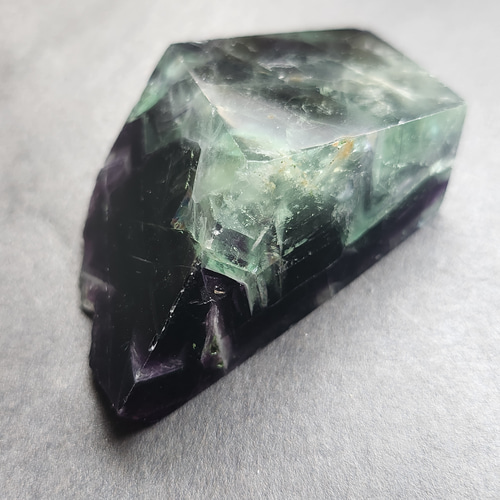 【一点物】虹入り✨ フローライト 原石 ポリッシュ ✩.*˚インテリア×天然石 一点物】虹入り✨ フローライト 原石 ポリッシュ