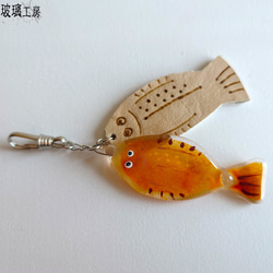 魚 魚好き さかな ヒラメ ガラス 革 キーホルダー バックチャーム 釣り