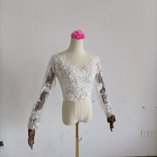 高品質！ボレロ ウエディングドレス オフホワイト 繊細レース 長袖 くるみボタン 結婚式/披露宴