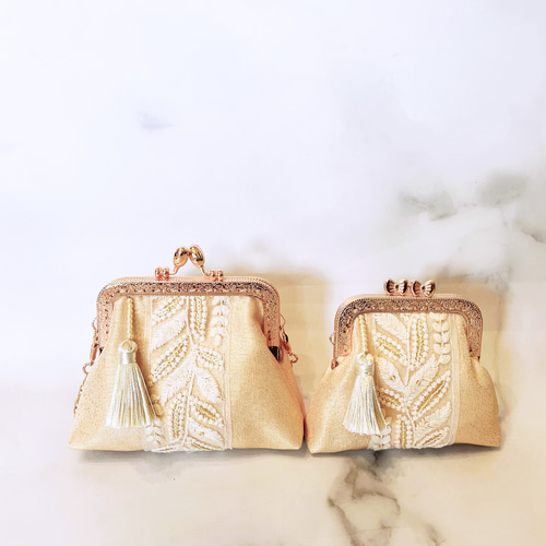 ミナペルホネン ハンドメイド ミニポーチ 花柄刺繍の小型コインケース  