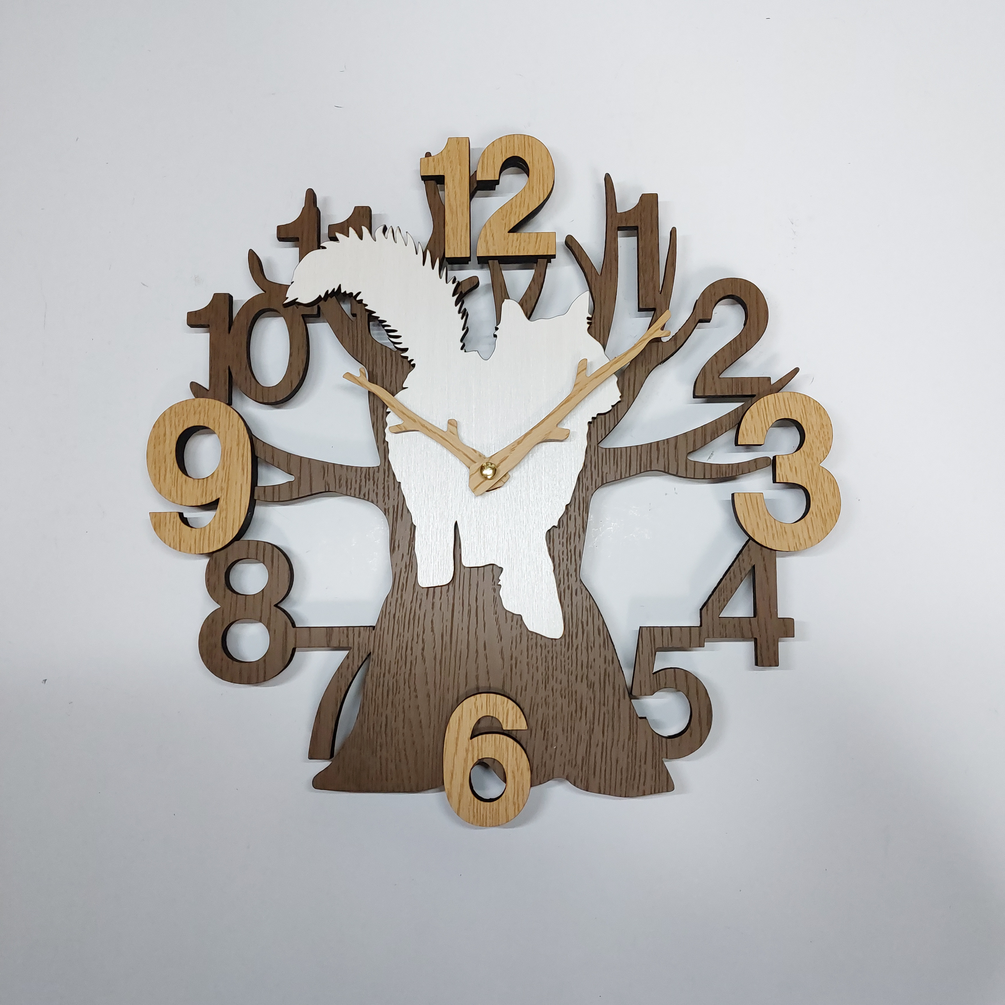 【期間限定値下げ3000円引き】名入れ・文字入れ　木とねこちゃん　3Dデザイン 静音壁掛け時計　猫　長毛種　白