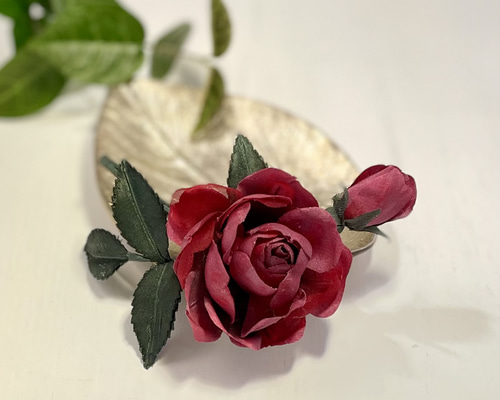 布花アンティークレッドに染めたシルクフラワーの薔薇の