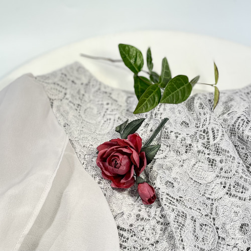 布花アンティークレッドに染めたシルクフラワーの薔薇の