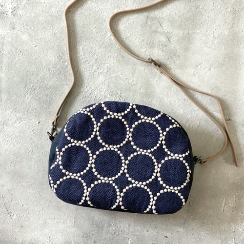 ミナ ペルホネン ハンドメイド ショルダーバッグ ラウンドポーチ ミナ ペルホネン ハンドメイド ショルダーバッグ ラウンドポーチ