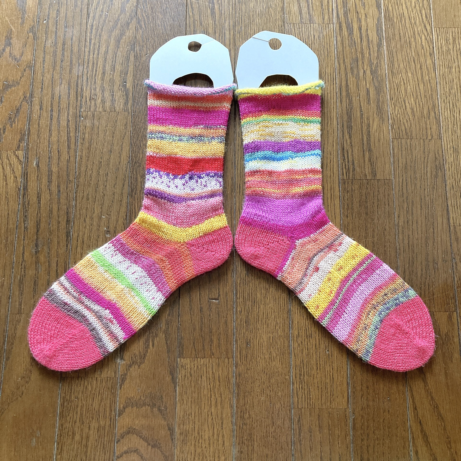 手編み靴下（１１）白カラフル