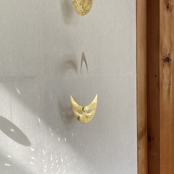 光のモビール・サンキャッチャー◇光・三日月・猫フェイス◇真鍮無垢素材/スワロフスキークリスタル