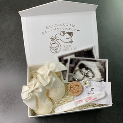 送料込み　家族の愛が伝わるオリジナルマタニティキーホルダー　お父さん　お母さん　木製キーホルダー　マタニティマーク　双子 5枚目の画像