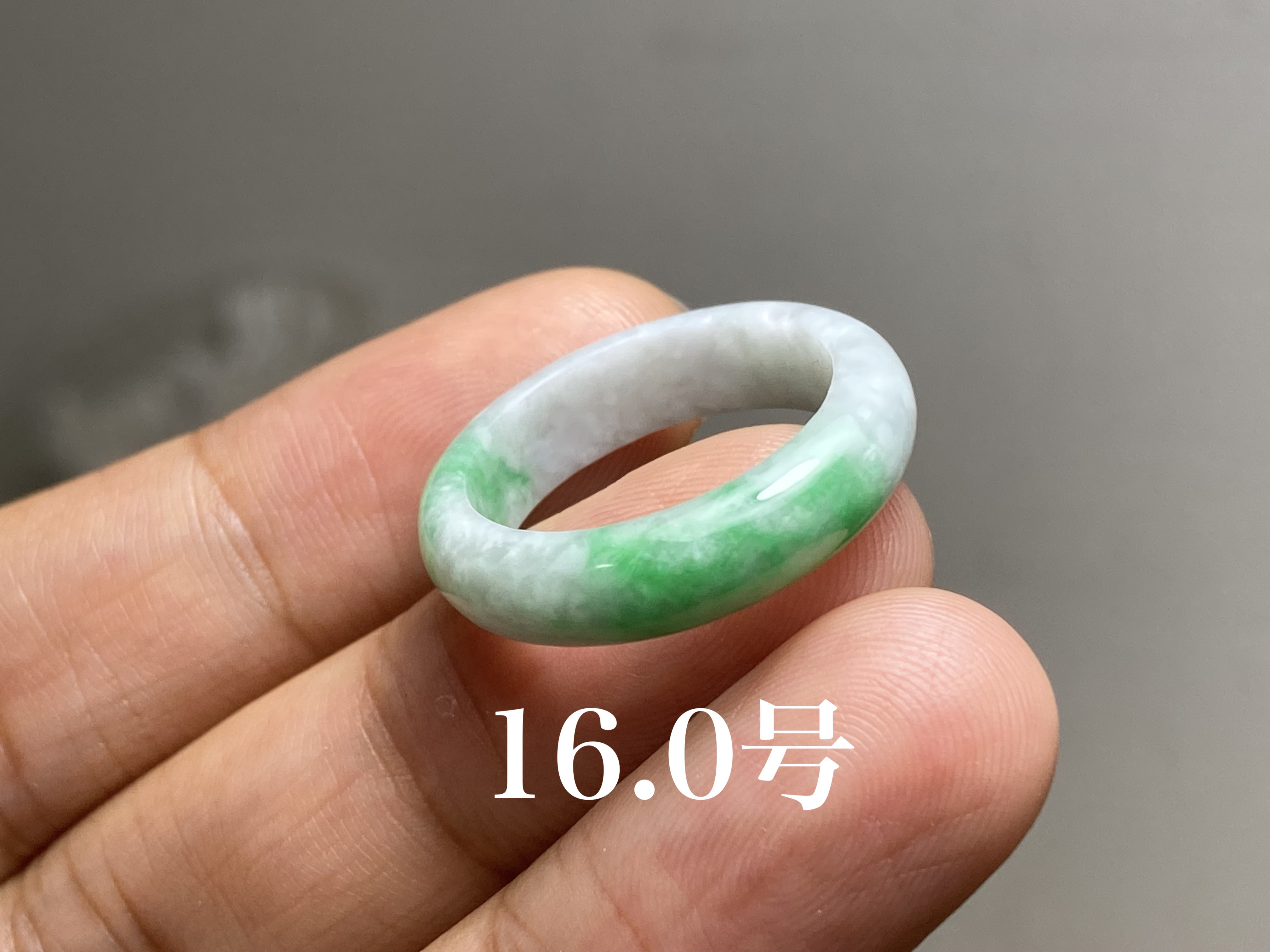 L6-148 美品 白底陽緑 16.0号 ミャンマー産天然 A貨 本翡翠 くりぬき リング