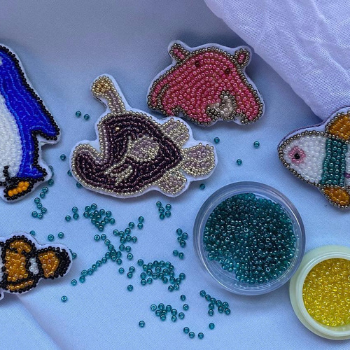 ビーズ刺繍のブローチ☆チョウチンアンコウ ブローチ COCO 通販