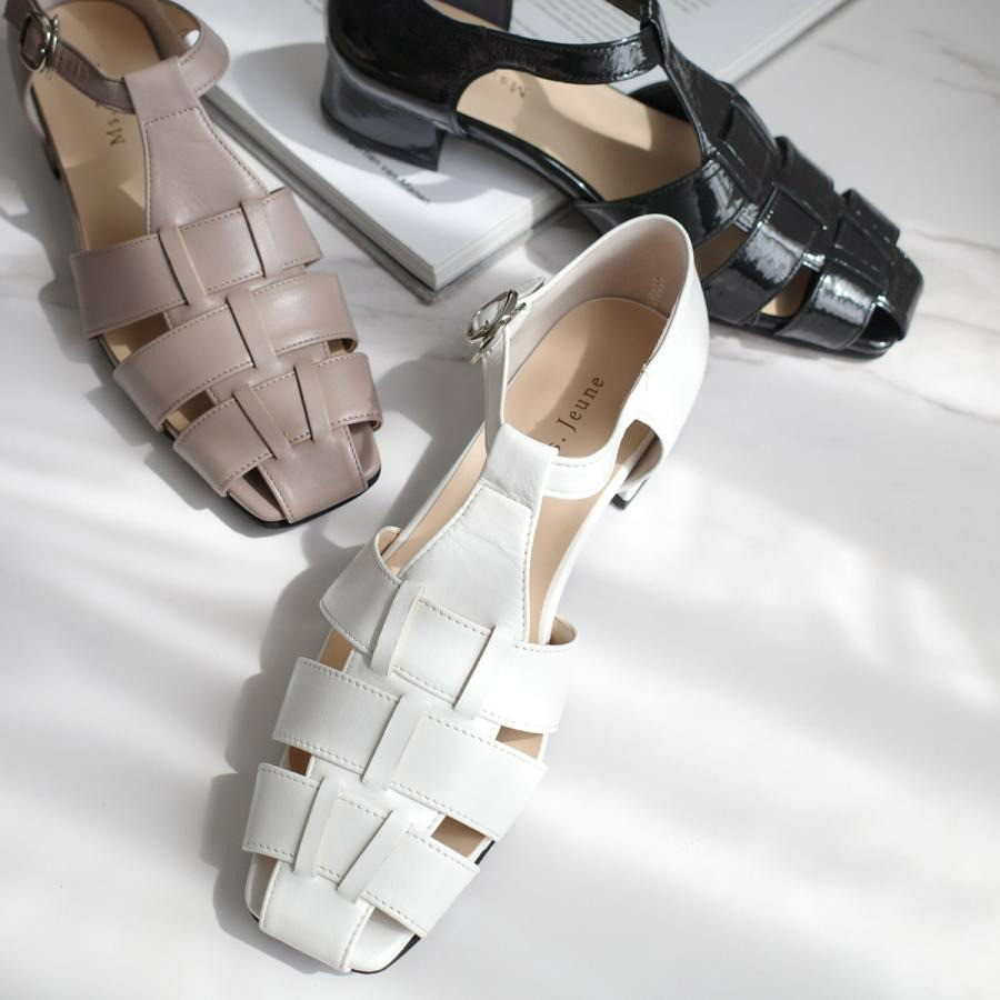 カジュアルさと上品さを兼ね備えた本革編み上げサンダル / PO5991