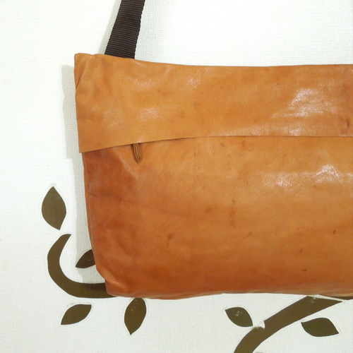 bighug ハイランドレザー スラッシュショルダー○ベジタブルキャメル  