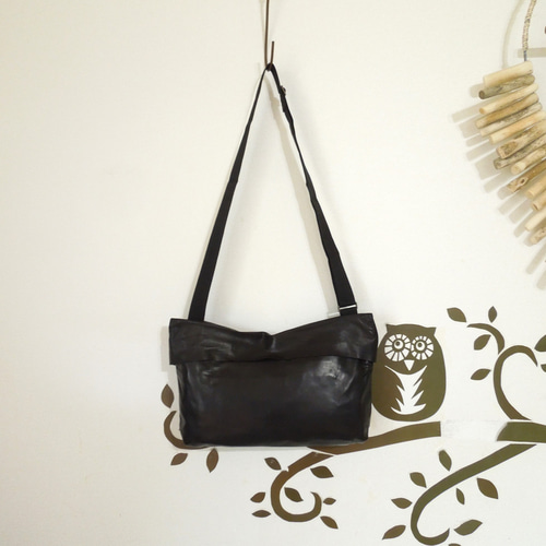 bighug ハイランドレザー スラッシュショルダー○ベジタブルキャメル  