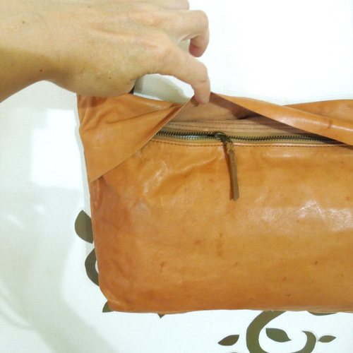 bighug ハイランドレザー スラッシュショルダー○ベジタブルキャメル  