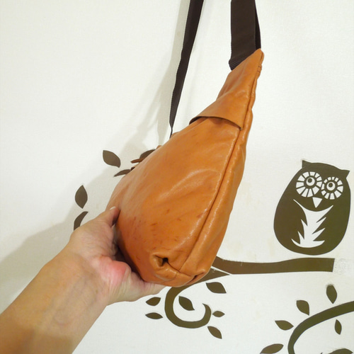 bighug ハイランドレザー スラッシュショルダー○ブラック ショルダー  