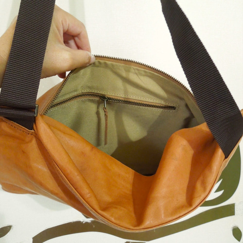 bighug ハイランドレザー スラッシュショルダー○ブラック ショルダー  