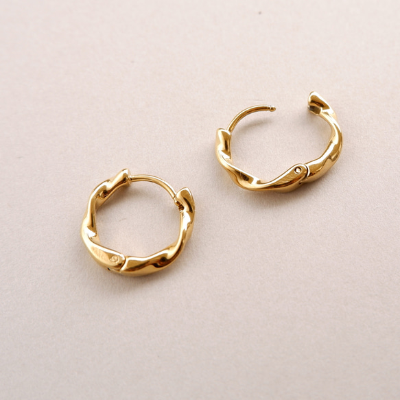 つけっぱなしOK＊ワンタッチフープピアス ひねり サージカルステンレス 316L ゴールド/シルバー 金属アレルギー 7枚目の画像