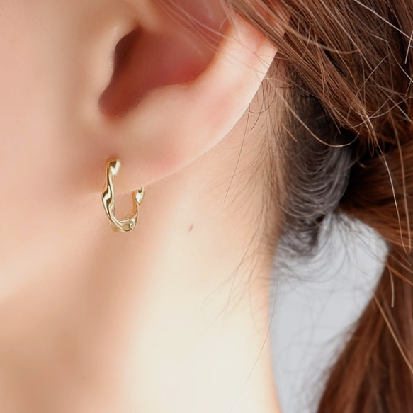 つけっぱなしOK＊ワンタッチフープピアス ひねり サージカルステンレス 316L ゴールド/シルバー 金属アレルギー 3枚目の画像