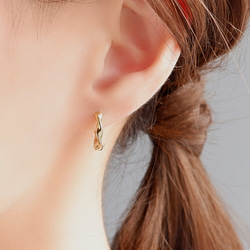 つけっぱなしOK＊ワンタッチフープピアス ひねり サージカルステンレス 316L ゴールド/シルバー 金属アレルギー 4枚目の画像