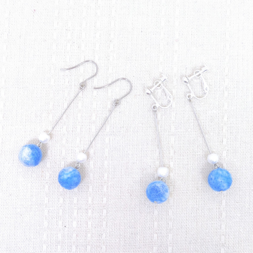 マーブル模様のピアス ブルー 羊毛フェルト ピアス（フック・チェーン  