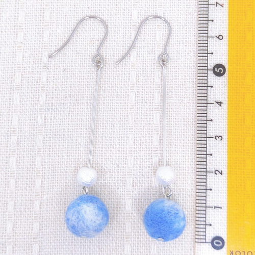 マーブル模様のピアス ブルー 羊毛フェルト ピアス（フック・チェーン  