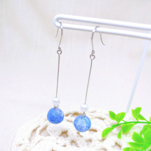 マーブル模様のピアス ブルー 羊毛フェルト ピアス（フック・チェーン  