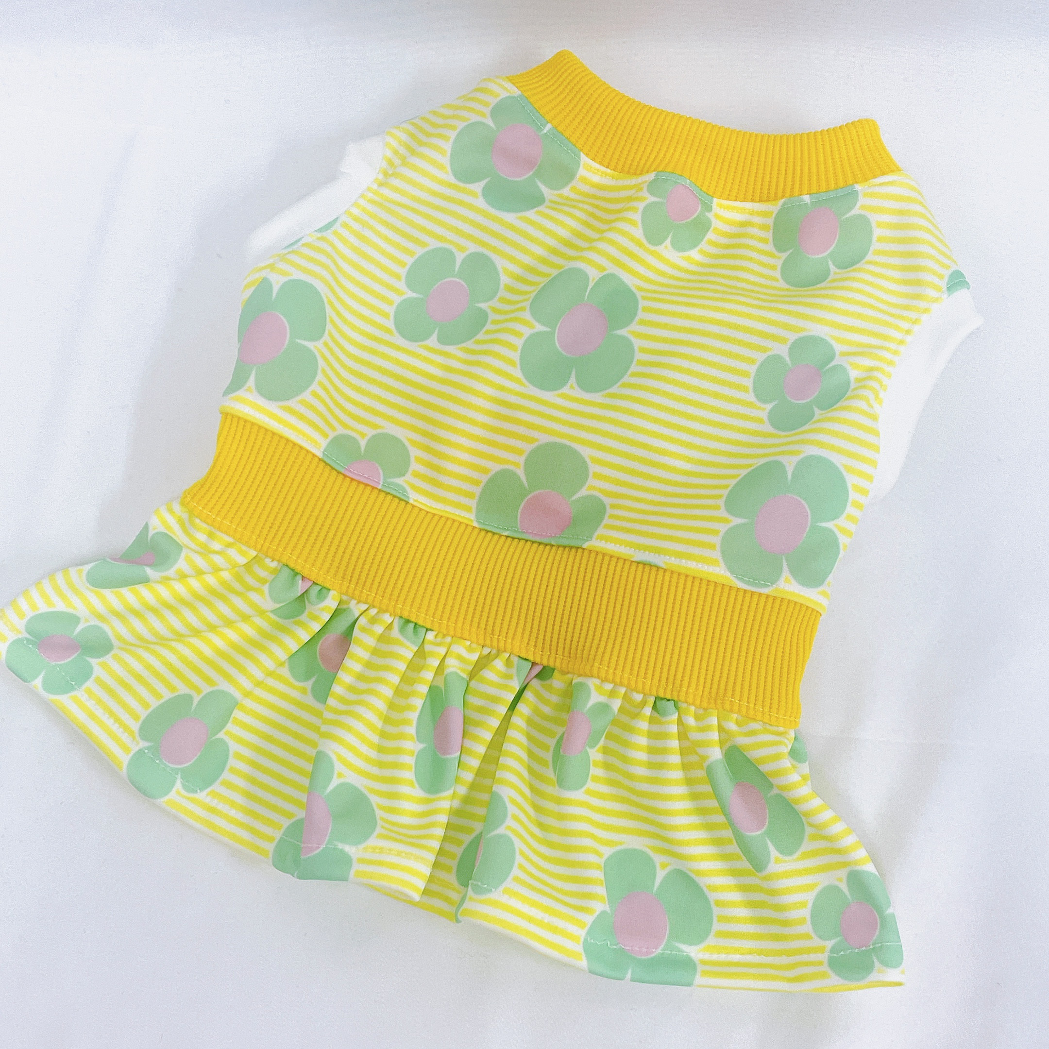 セール♡1点のみ翌日発送★北欧花柄ワンピ黄色Ｍフレブル服パグ服ボストンテリア犬服中型犬        Ω