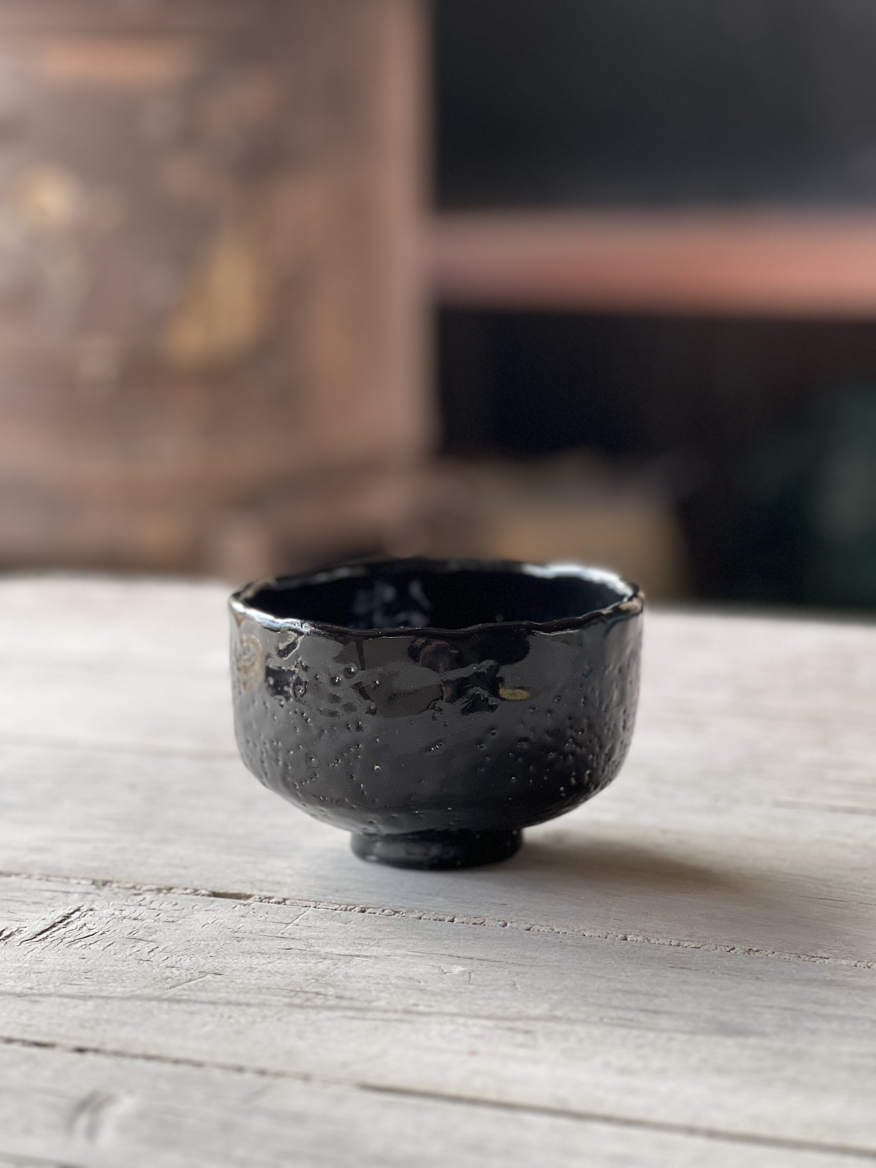 Amazon.co.jp: 黒楽茶碗 手びねり 作家物 銘あり 抹茶茶碗 陶芸