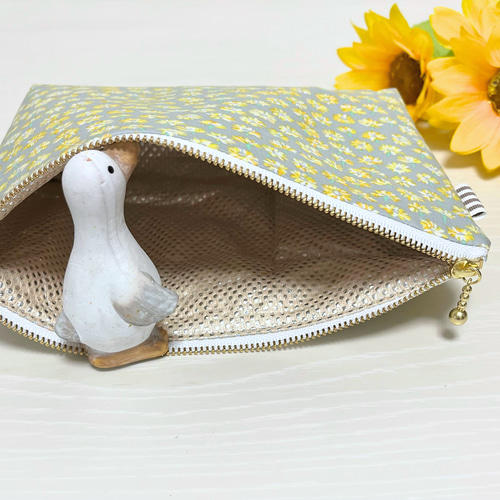 準備中　保冷保温ポーチ　リバティ Squee！ リバティプリント 中身に合わせてくるくる留めるだけ