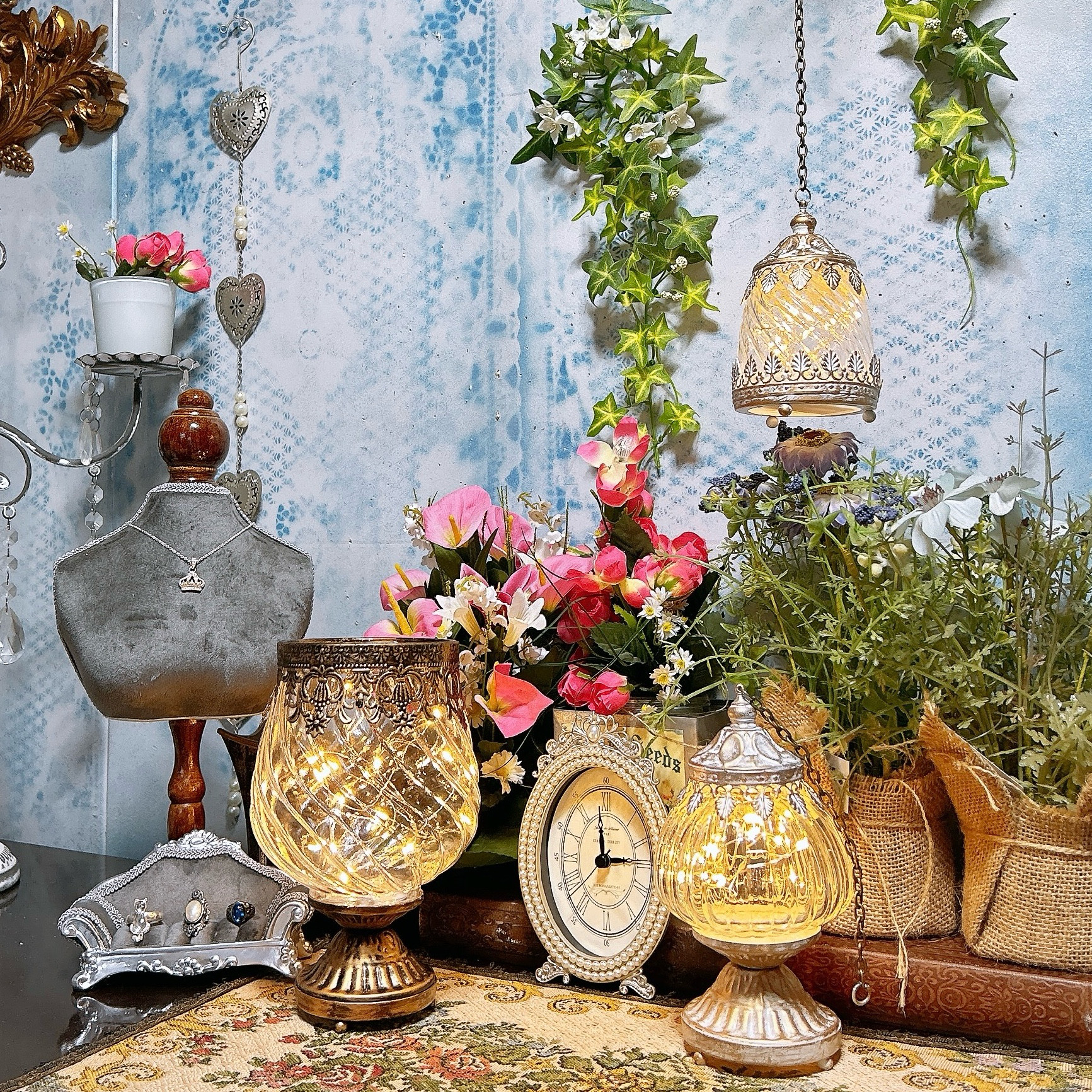 かなり珍しい昭和レトロ「剣先ガラス瓶」2個セット。気品が感じられる