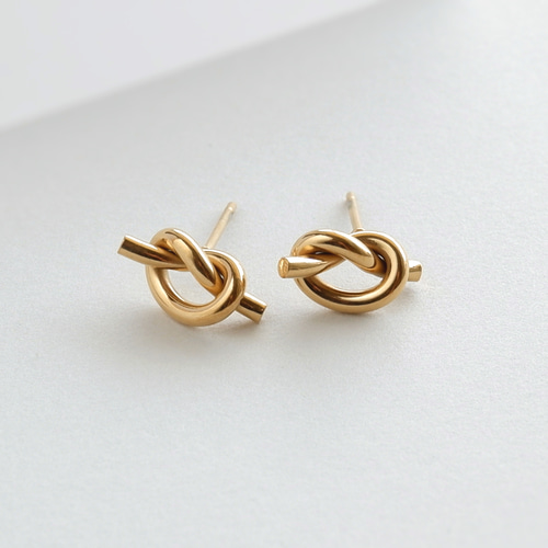 つけっぱなしOK＊結びピアス/イヤリング サージカルステンレス