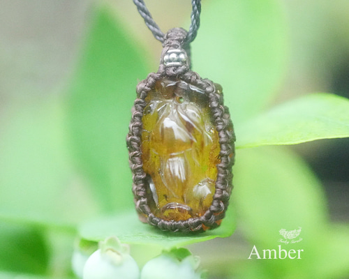 アンバー（琥珀）マクラメネックレス 手彫りきのこ☆琥珀☆アンバー マクラメマクラメネックレス1597