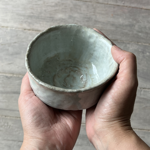 藁灰釉茶碗 0060 抹茶茶碗 手捻り 陶器 白 手びねり 半筒 筒形 貫入