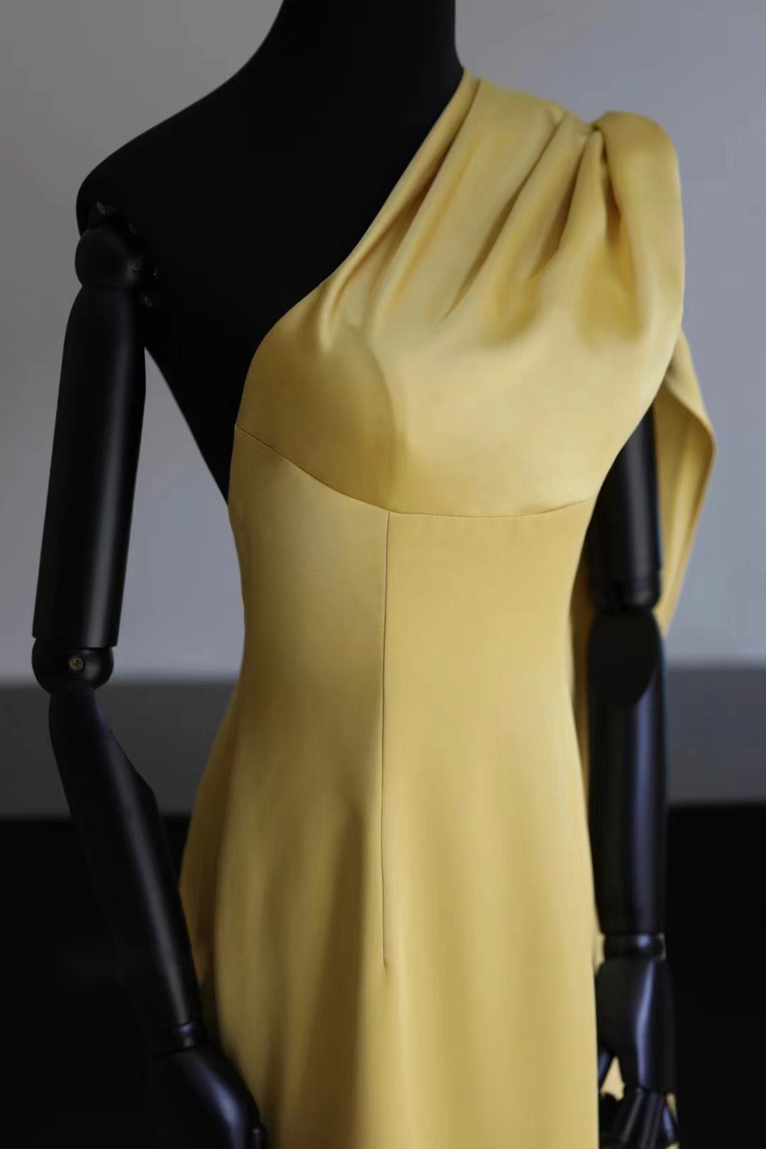 ベストセラー！aライン　見えシルエット　上質なドレス　ワンショルダー　音楽会お呼ばれ二次会/披露宴パーティードレス前撮り