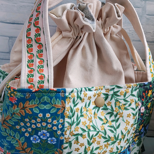 ☆パッチワークの2Wayトートバッグ☆巾着型ショルダーバッグ【Creema限定】 トートバッグ Yasu-ragi* 通販|Creema(クリーマ) 17778605 ☆パッチワークの2Wayトートバッグ☆巾着型ショルダーバッグ【Creema限定】 トートバッグ Yasu-ragi* 通販|Creema(クリーマ) 17778605