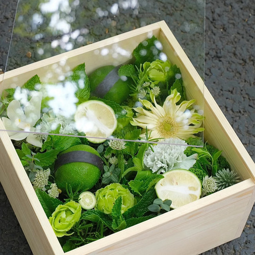 父の日おめでとう 夏日限定 生花 高級松の箱に入った夏の緑の花箱