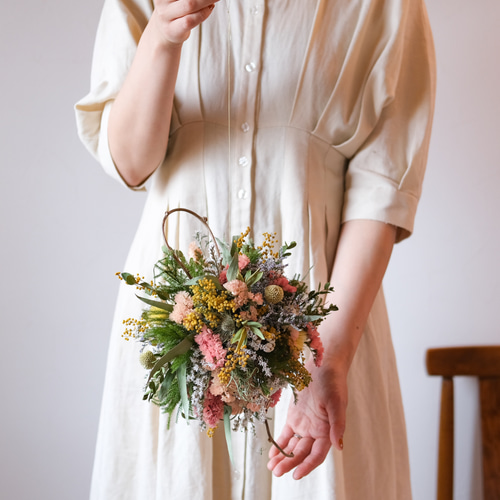 2種類のオレンジスターチスのフライングボール＊ドライフラワー