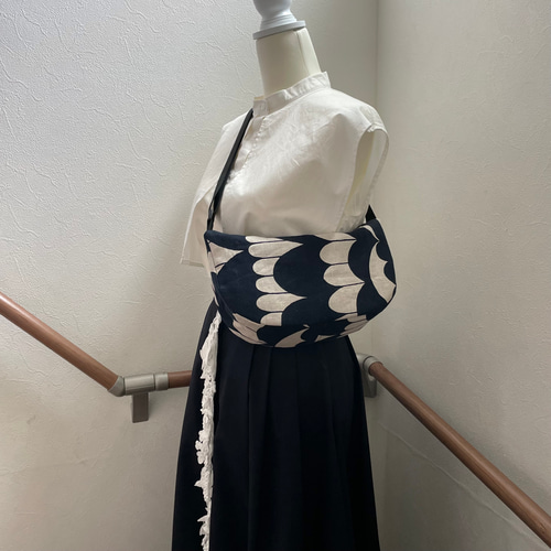 sea lace ミナペルホネン◆ショルダーバッグ　サコッシュ ボディバッグ 再販⚮̈ミナペルホネン からだにフィットするボディバッグ sea