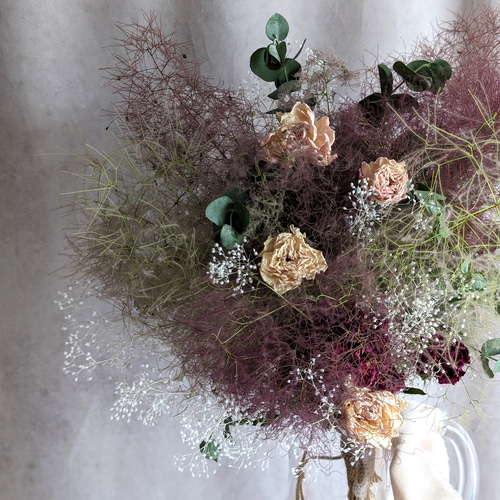 割れない・欠けない丈夫な花瓶付き！スモークツリーと薔薇たちのドライ