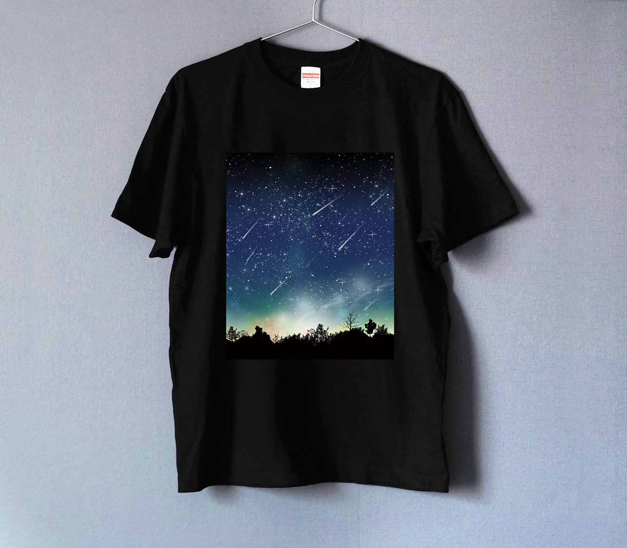 夜空に降り注ぐ流星柄 Tシャツ BLACK（men&women） Tシャツ LALA