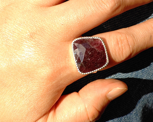 サファイア 深い紫 変形台形 ローズカット シルバーSV925リング 指輪