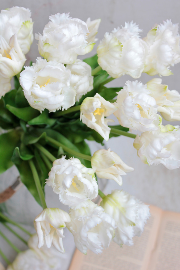 【リアル造花】パーロット咲きチューリップ5輪のナチュラルブーケ【ホワイト】 7枚目の画像