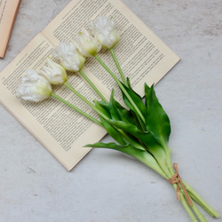 【リアル造花】パーロット咲きチューリップ5輪のナチュラルブーケ【ホワイト】 1枚目の画像